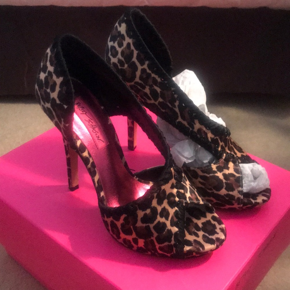 Betsey Johnson Walter Heels